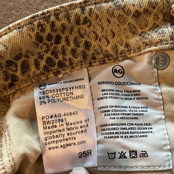 AG Jeans The Vera Snakeskin Mini NWT
Skirt Size 25 - Picture 7 of 9